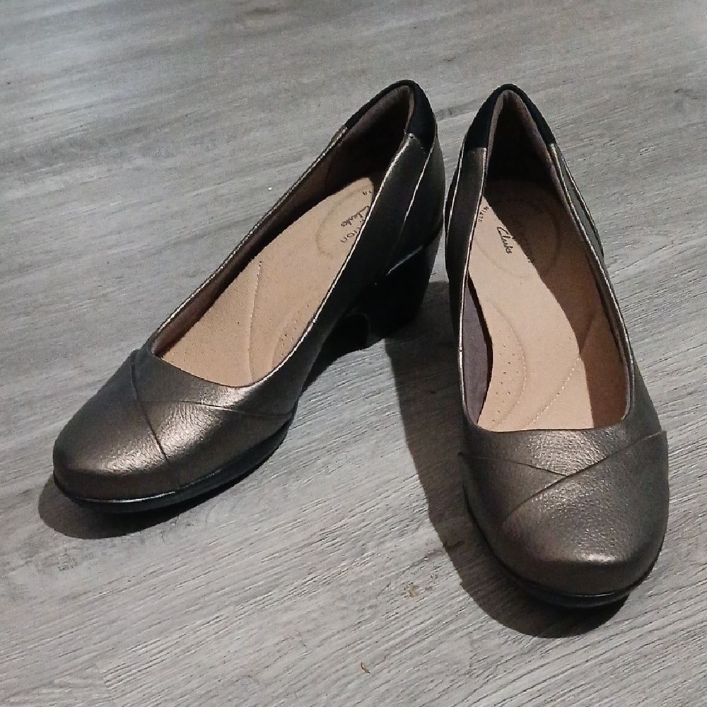 Collection by Clark Ultimate Comfort Pewter colored slip on heels Sz 8.5 NWOT